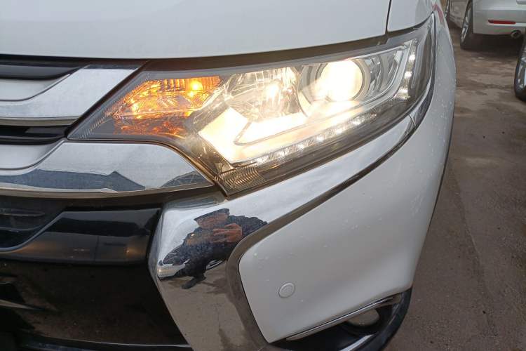 Used Mitsubishi Outlander 2018 2.0L Two-Wheel Drive Glory Edition 5 Seats Left Front Headlight