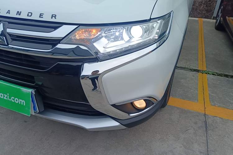 Used Mitsubishi Outlander 2018 2.0L Two-Wheel Drive Glory Edition 5 Seats Left Front Headlight
