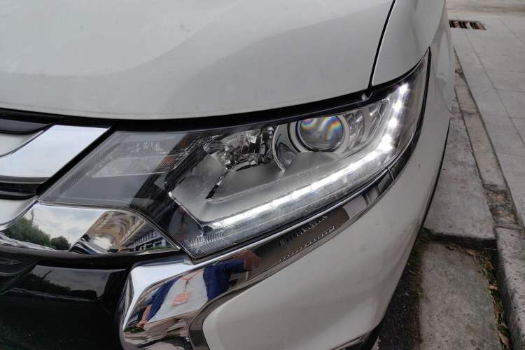 Used Mitsubishi Outlander 2018 2.0L Two-Wheel Drive Glory Edition 5 Seats Left Front Headlight