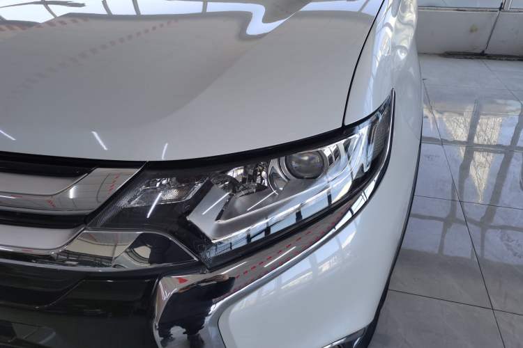 Used Mitsubishi Outlander 2018 2.0L Two-Wheel Drive Glory Edition 5 Seats Left Front Headlight