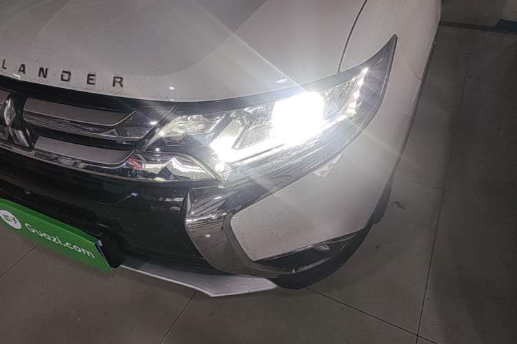 Used Mitsubishi Outlander 2018 2.0L Two-Wheel Drive Glory Edition 5 Seats Left Front Headlight
