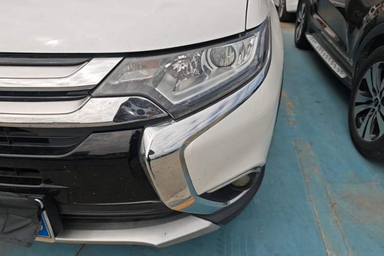 Used Mitsubishi Outlander 2018 2.0L Two-Wheel Drive Glory Edition 5 Seats Left Front Headlight