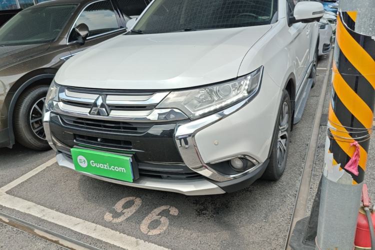 Used Mitsubishi Outlander 2018 2.0L Two-Wheel-Drive Jiale Edition 7-Seater Left Front Headlight