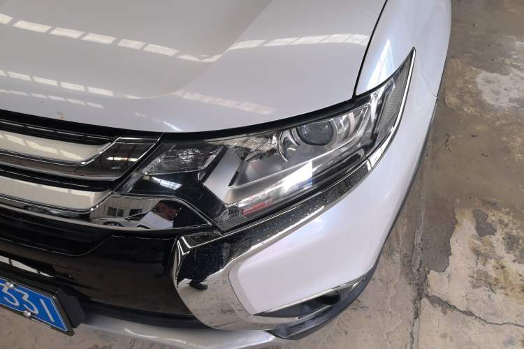 Used Mitsubishi Outlander 2018 2.0L Two-Wheel Drive Glory Edition 5 Seats Left Front Headlight