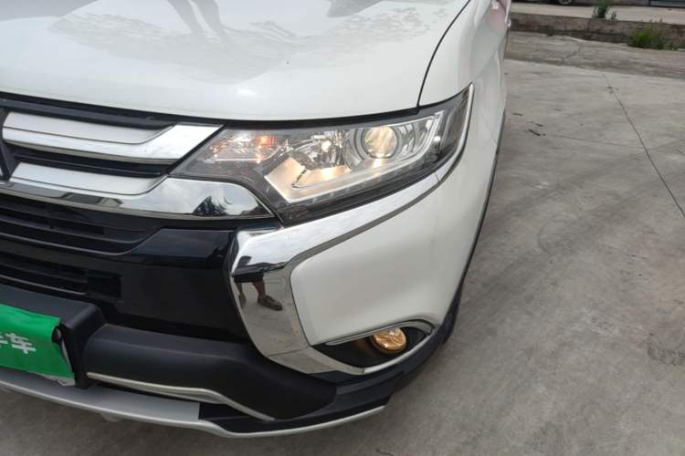 Used Mitsubishi Outlander 2018 2.0L Two-Wheel Drive Glory Edition 5 Seats Left Front Headlight