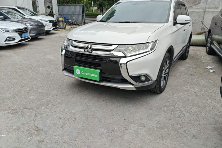 Used Mitsubishi Outlander 2018 2.4L 4x4 Elite Edition 5 Seats Left Front Headlight
