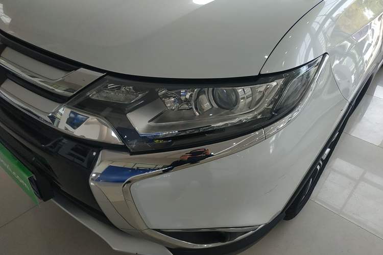 Used Mitsubishi Outlander 2018 2.0L Two-Wheel-Drive Jiale Edition 7-Seater Left Front Headlight
