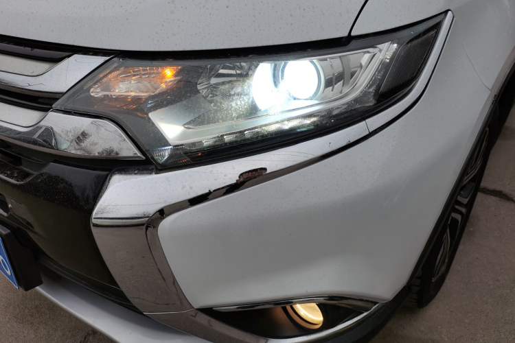Used Mitsubishi Outlander 2018 2.0L Two-Wheel Drive Glory Edition 5 Seats Left Front Headlight
