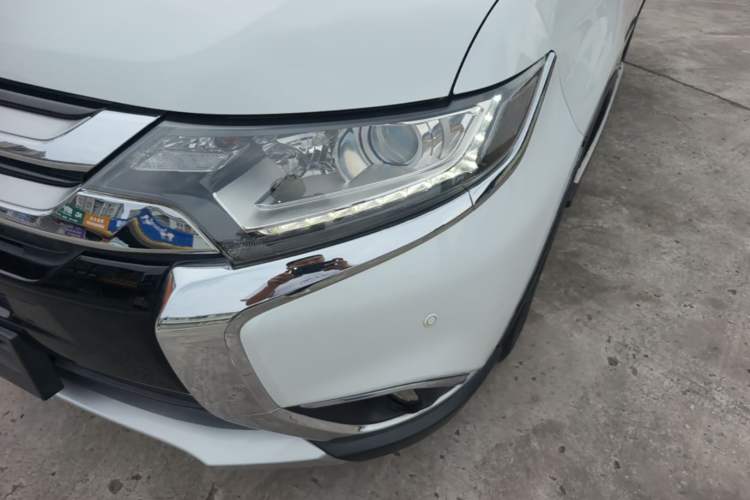 Used Mitsubishi Outlander 2018 2.0L Two-Wheel Drive Glory Edition 5 Seats Left Front Headlight