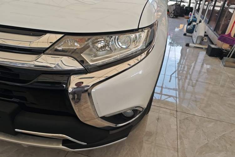 Used Mitsubishi Outlander 2018 2.0L Two-Wheel-Drive Jiale Edition 7-Seater Left Front Headlight
