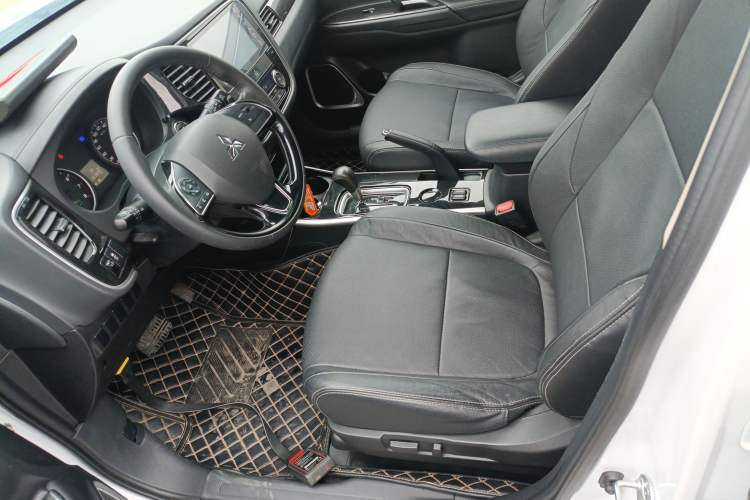 Used Mitsubishi Outlander 2018 2.0L Two-Wheel Drive Glory Edition 5 Seats Left Front Seat