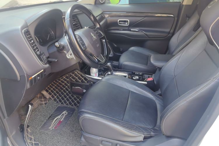 Used Mitsubishi Outlander 2018 2.4L 4x4 Elite Edition 5 Seats Left Front Seat