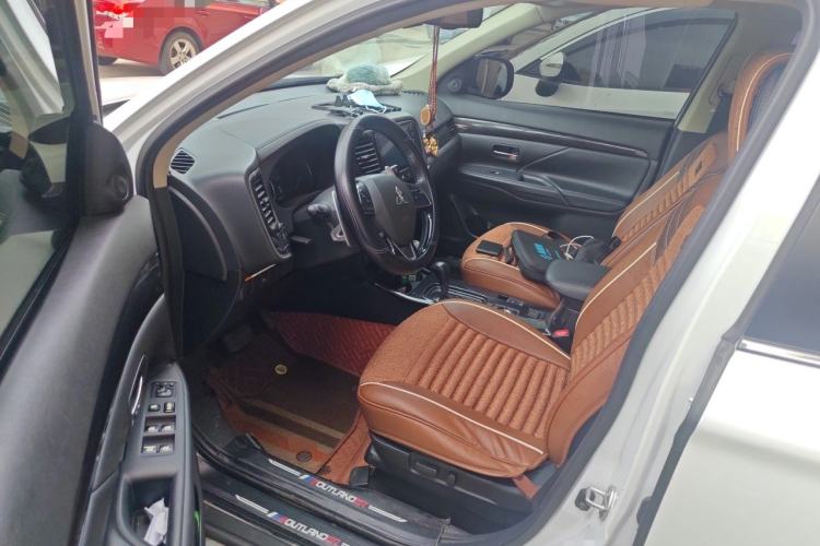 Used Mitsubishi Outlander 2018 2.4L 4x4 Elite Edition 5 Seats Left Front Seat