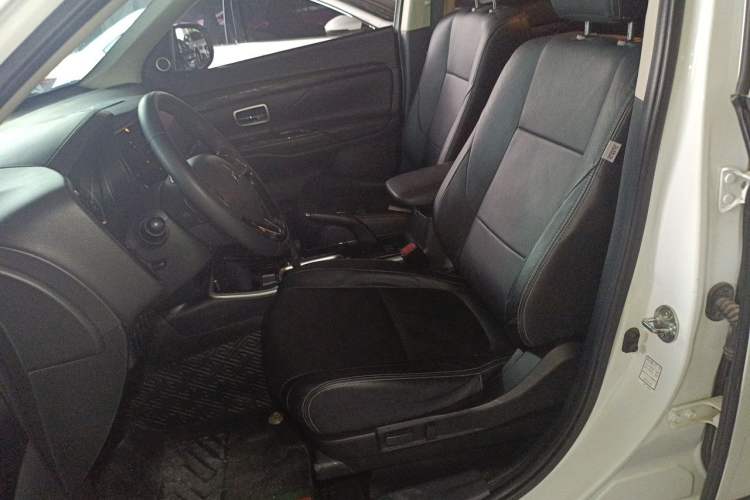Used Mitsubishi Outlander 2018 2.0L Two-Wheel Drive Glory Edition 5 Seats Left Front Seat