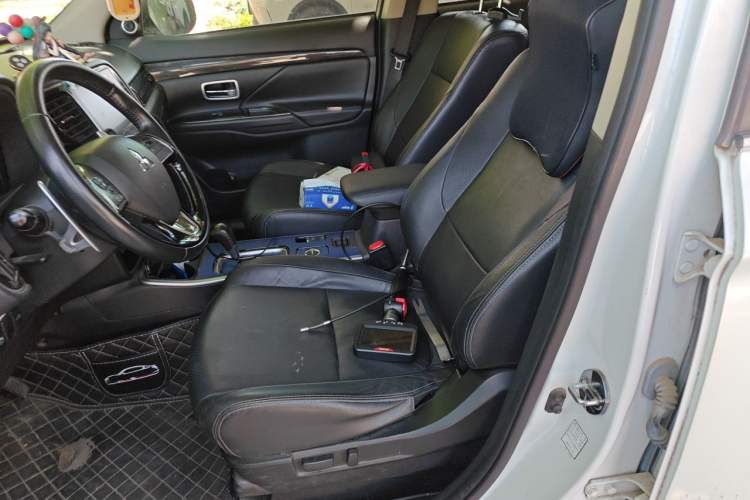 Used Mitsubishi Outlander 2018 2.4L 4x4 Elite Edition 5 Seats Left Front Seat