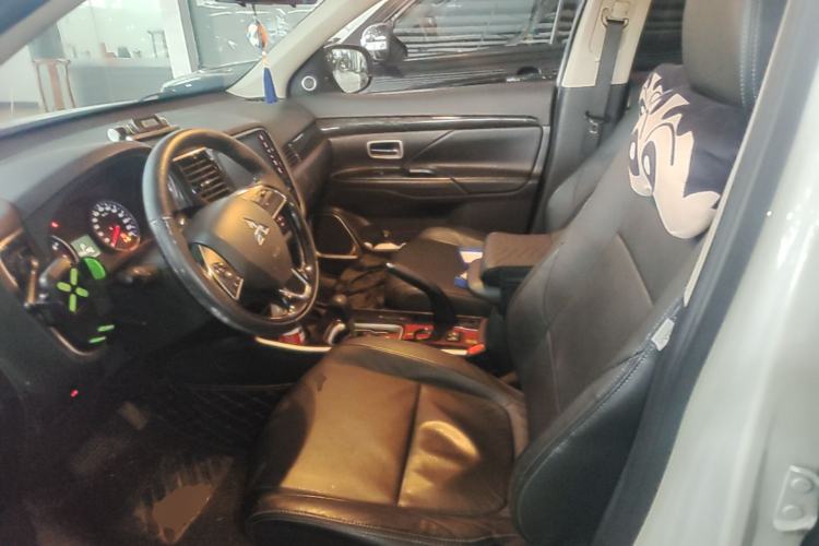 Used Mitsubishi Outlander 2018 2.0L Two-Wheel Drive Glory Edition 5 Seats Left Front Seat