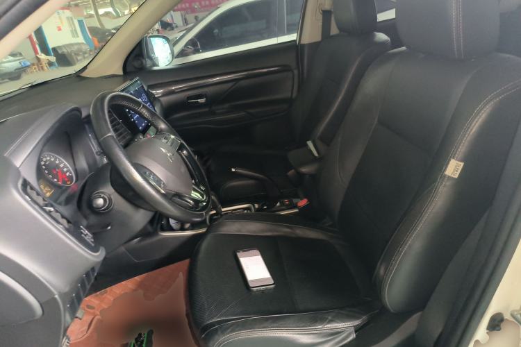 Used Mitsubishi Outlander 2018 2.0L Two-Wheel Drive Glory Edition 5 Seats Left Front Seat