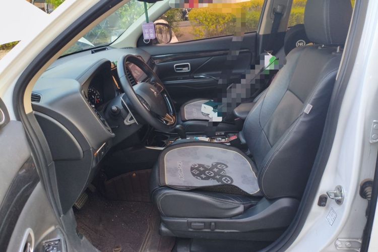 Used Mitsubishi Outlander 2018 2.4L 4x4 Elite Edition 5 Seats Left Front Seat