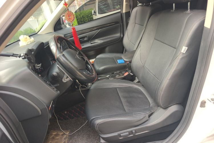Used Mitsubishi Outlander 2018 2.4L 4x4 Elite Edition 5 Seats Left Front Seat