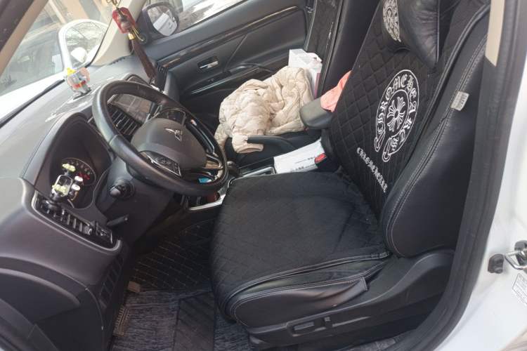 Used Mitsubishi Outlander 2018 2.0L Two-Wheel Drive Glory Edition 5 Seats Left Front Seat