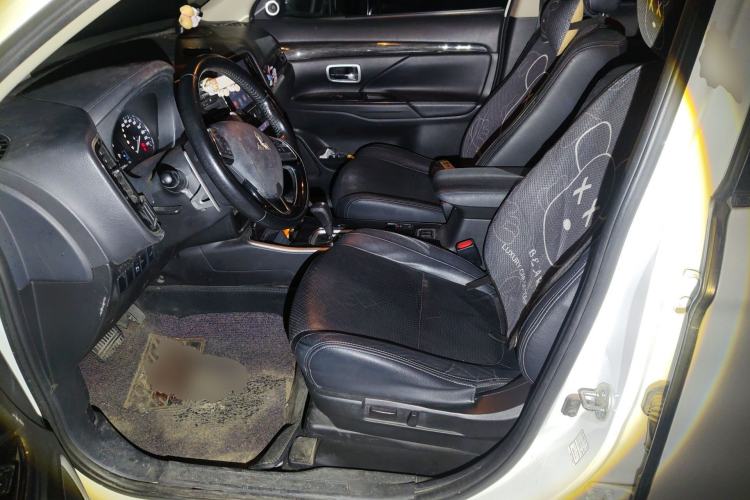 Used Mitsubishi Outlander 2018 2.4L 4x4 Elite Edition 5 Seats Left Front Seat