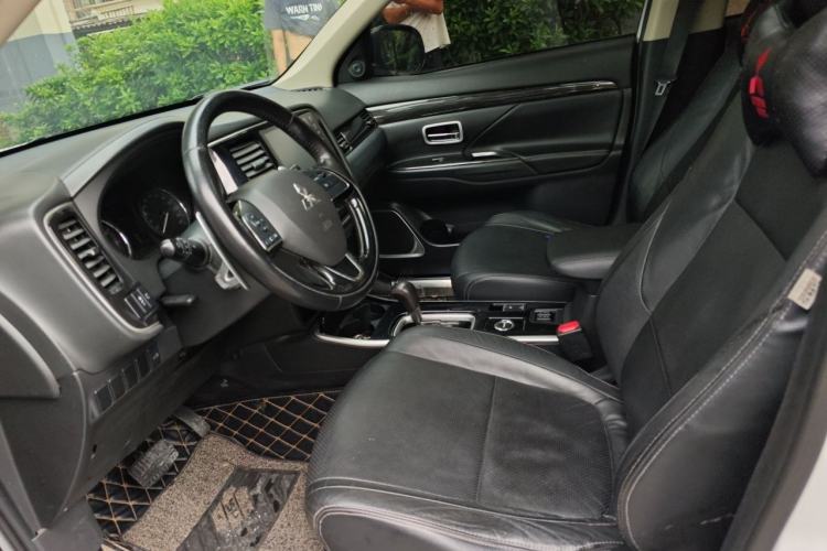 Used Mitsubishi Outlander 2018 2.4L 4x4 Elite Edition 5 Seats Left Front Seat