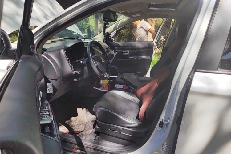 Used Mitsubishi Outlander 2018 2.0L Two-Wheel Drive Glory Edition 5 Seats Left Front Seat
