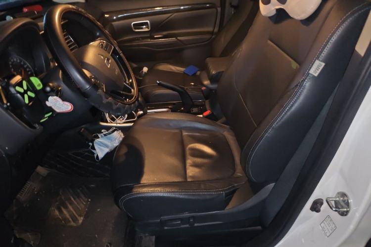 Used Mitsubishi Outlander 2018 2.0L Two-Wheel Drive Glory Edition 5 Seats Left Front Seat