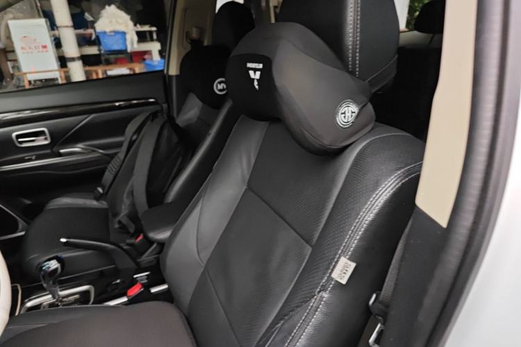 Used Mitsubishi Outlander 2018 2.0L Two-Wheel Drive Glory Edition 5 Seats Left Front Seat