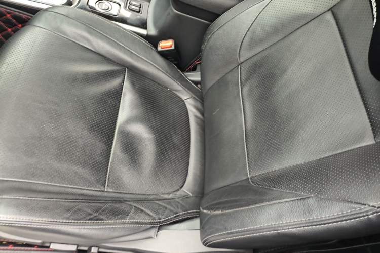 Used Mitsubishi Outlander 2018 2.4L 4x4 Luxury Edition 7-Seater Left Front Seat