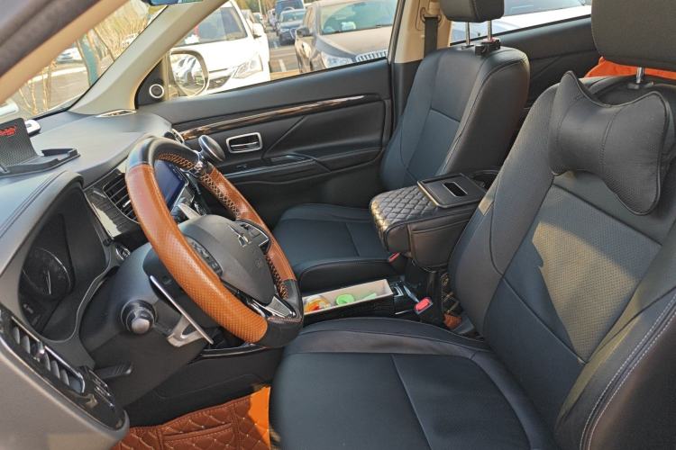 Used Mitsubishi Outlander 2018 2.4L 4x4 Elite Edition 5 Seats Left Front Seat