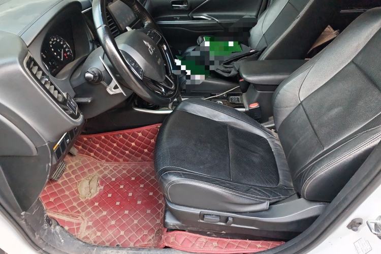 Used Mitsubishi Outlander 2018 2.4L 4x4 Elite Edition 5 Seats Left Front Seat