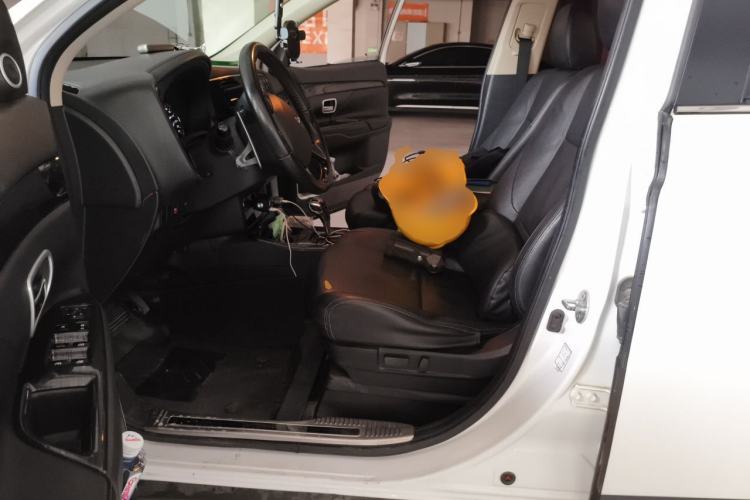 Used Mitsubishi Outlander 2018 2.4L 4x4 Elite Edition 5 Seats Left Front Seat