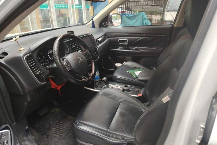 Used Mitsubishi Outlander 2018 2.0L Two-Wheel Drive Glory Edition 5 Seats Left Front Seat