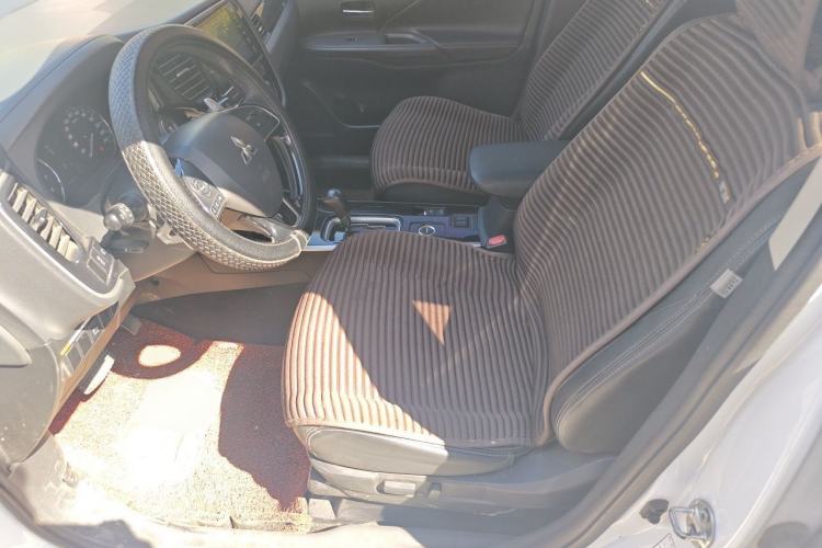 Used Mitsubishi Outlander 2018 2.4L 4x4 Elite Edition 5 Seats Left Front Seat