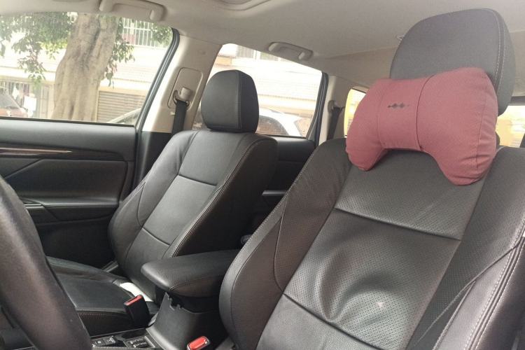 Used Mitsubishi Outlander 2018 2.4L 4x4 Elite Edition 5 Seats Left Front Seat
