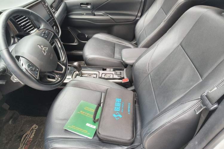 Used Mitsubishi Outlander 2018 2.4L 4x4 Elite Edition 5 Seats Left Front Seat