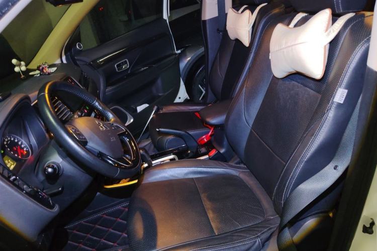 Used Mitsubishi Outlander  Left Front Seat