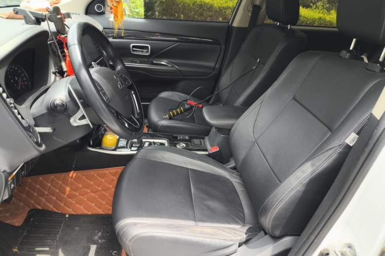 Used Mitsubishi Outlander 2018 2.4L 4x4 Prestige Edition 7 Seats Left Front Seat