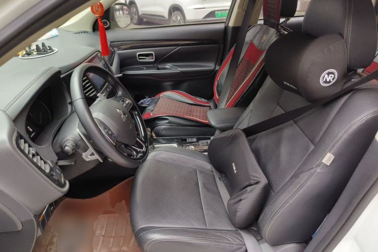 Used Mitsubishi Outlander 2018 2.4L 4x4 Elite Edition 5 Seats Left Front Seat