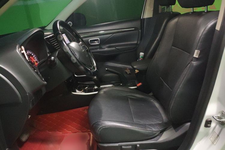 Used Mitsubishi Outlander 2018 2.0L Two-Wheel Drive Glory Edition 5 Seats Left Front Seat