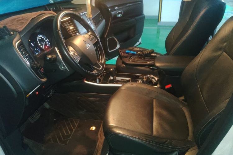 Used Mitsubishi Outlander 2018 2.4L 4x4 Elite Edition 5 Seats Left Front Seat