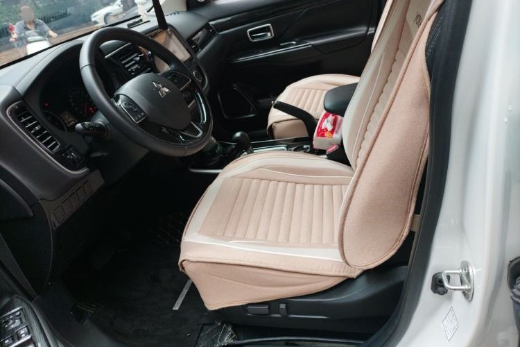 Used Mitsubishi Outlander 2018 2.0L Two-Wheel Drive Glory Edition 5 Seats Left Front Seat