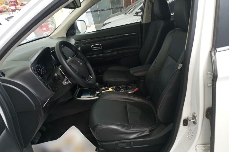 Used Mitsubishi Outlander 2018 2.4L 4x4 Elite Edition 5 Seats Left Front Seat