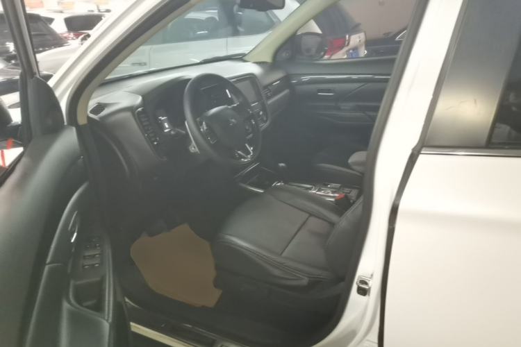Used Mitsubishi Outlander 2018 2.4L 4x4 Elite Edition 5 Seats Left Front Seat