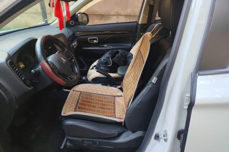 Used Mitsubishi Outlander 2018 2.0L Two-Wheel Drive Glory Edition 5 Seats Left Front Seat