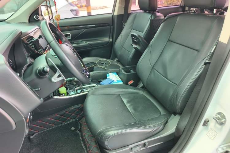 Used Mitsubishi Outlander 2018 2.4L 4x4 Elite Edition 5 Seats Left Front Seat