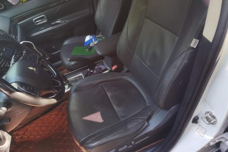 Used Mitsubishi Outlander 2018 2.0L Two-Wheel-Drive Jiale Edition 7-Seater Left Front Seat