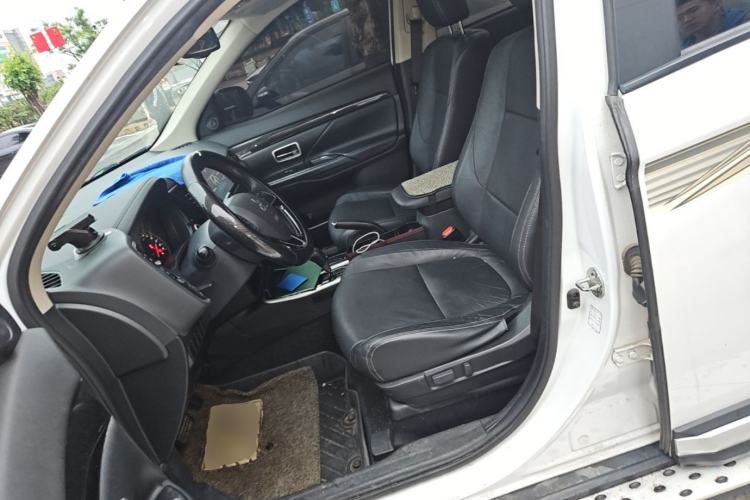 Used Mitsubishi Outlander 2018 2.0L Two-Wheel Drive Glory Edition 5 Seats Left Front Seat