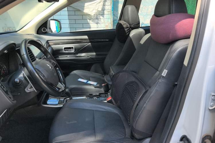 Used Mitsubishi Outlander 2018 2.4L 4x4 Elite Edition 5 Seats Left Front Seat